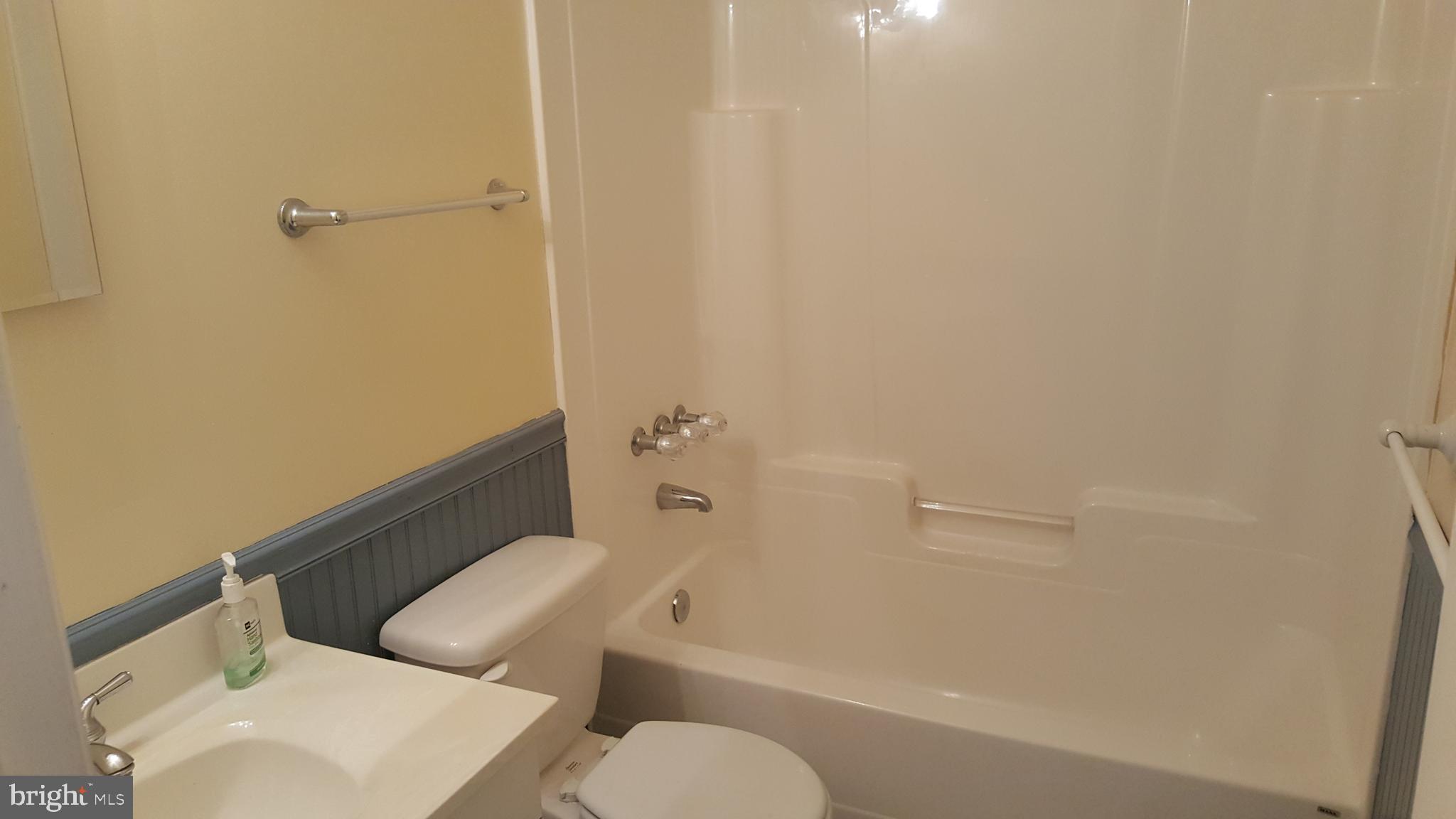 PASADENA PINES - Residential Lease