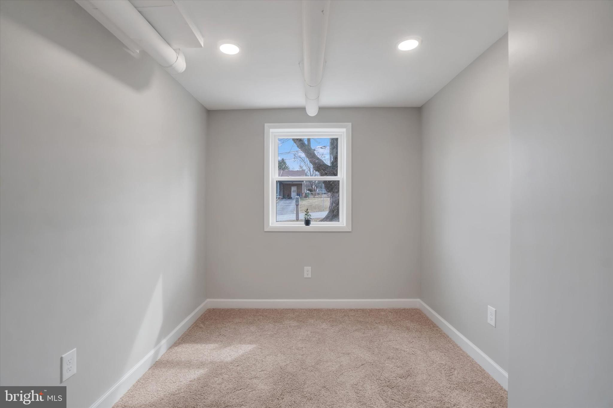 CRESTLYN - Residential