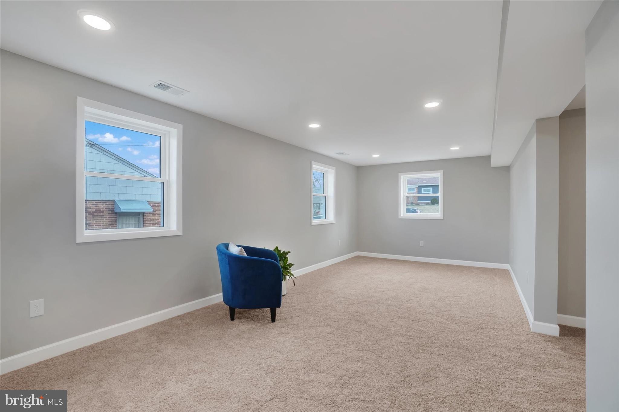 CRESTLYN - Residential