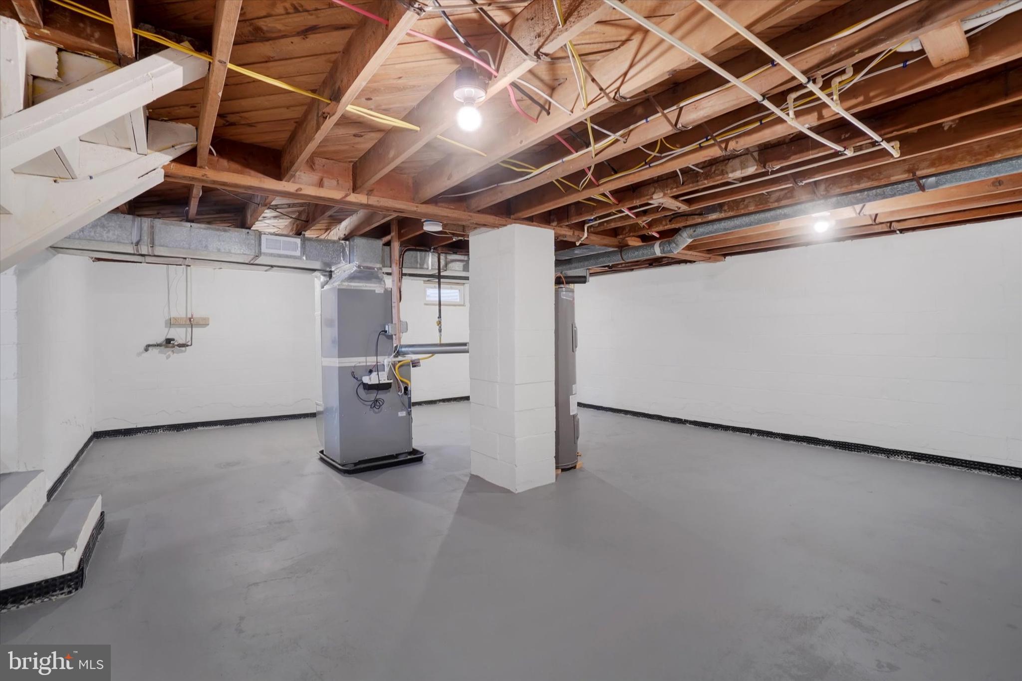 CRESTLYN - Residential