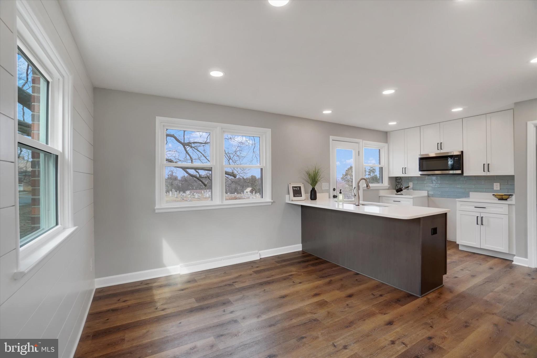 CRESTLYN - Residential