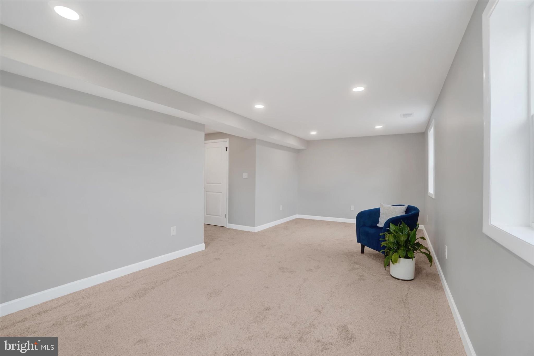 CRESTLYN - Residential