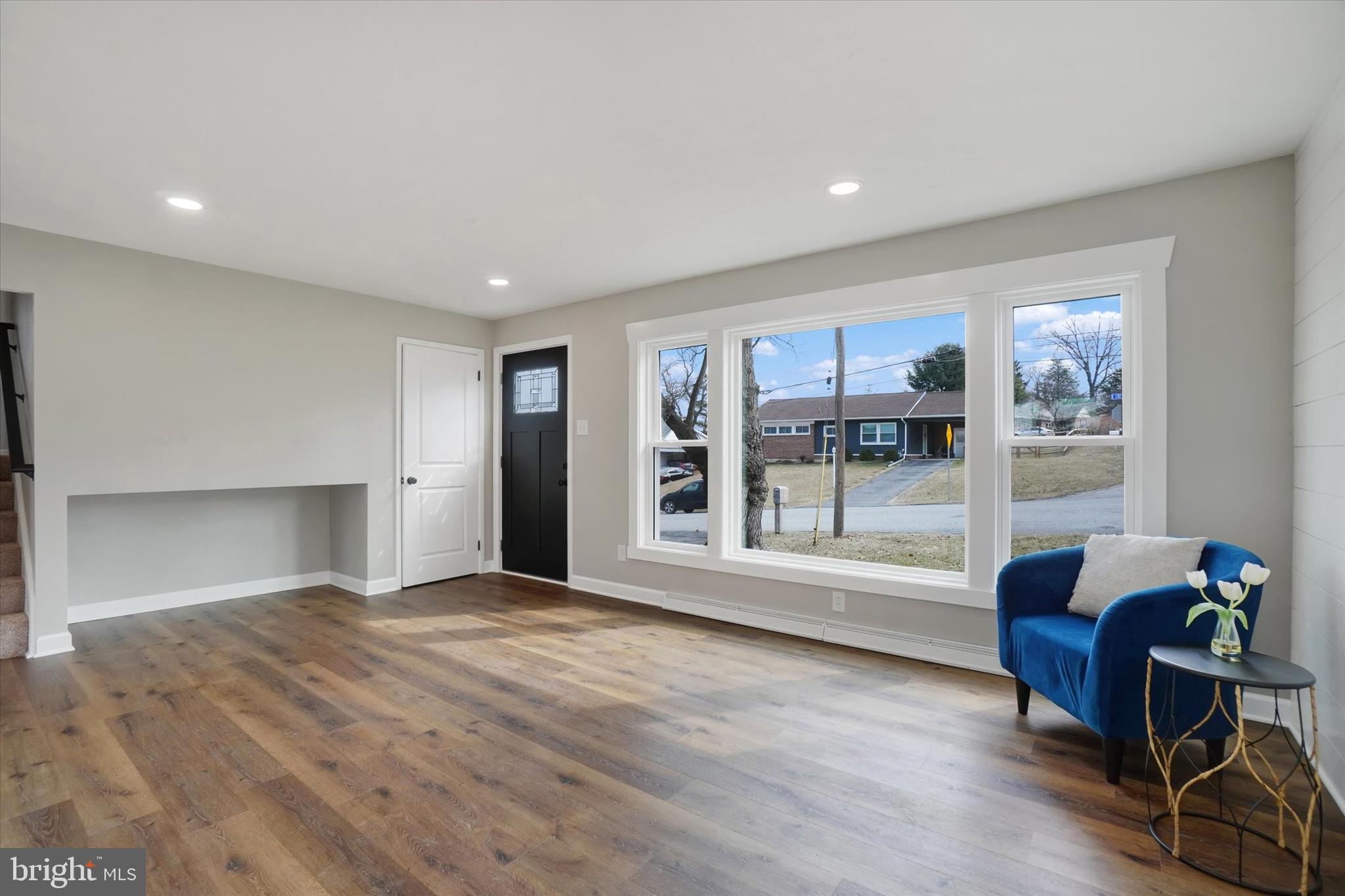 CRESTLYN - Residential