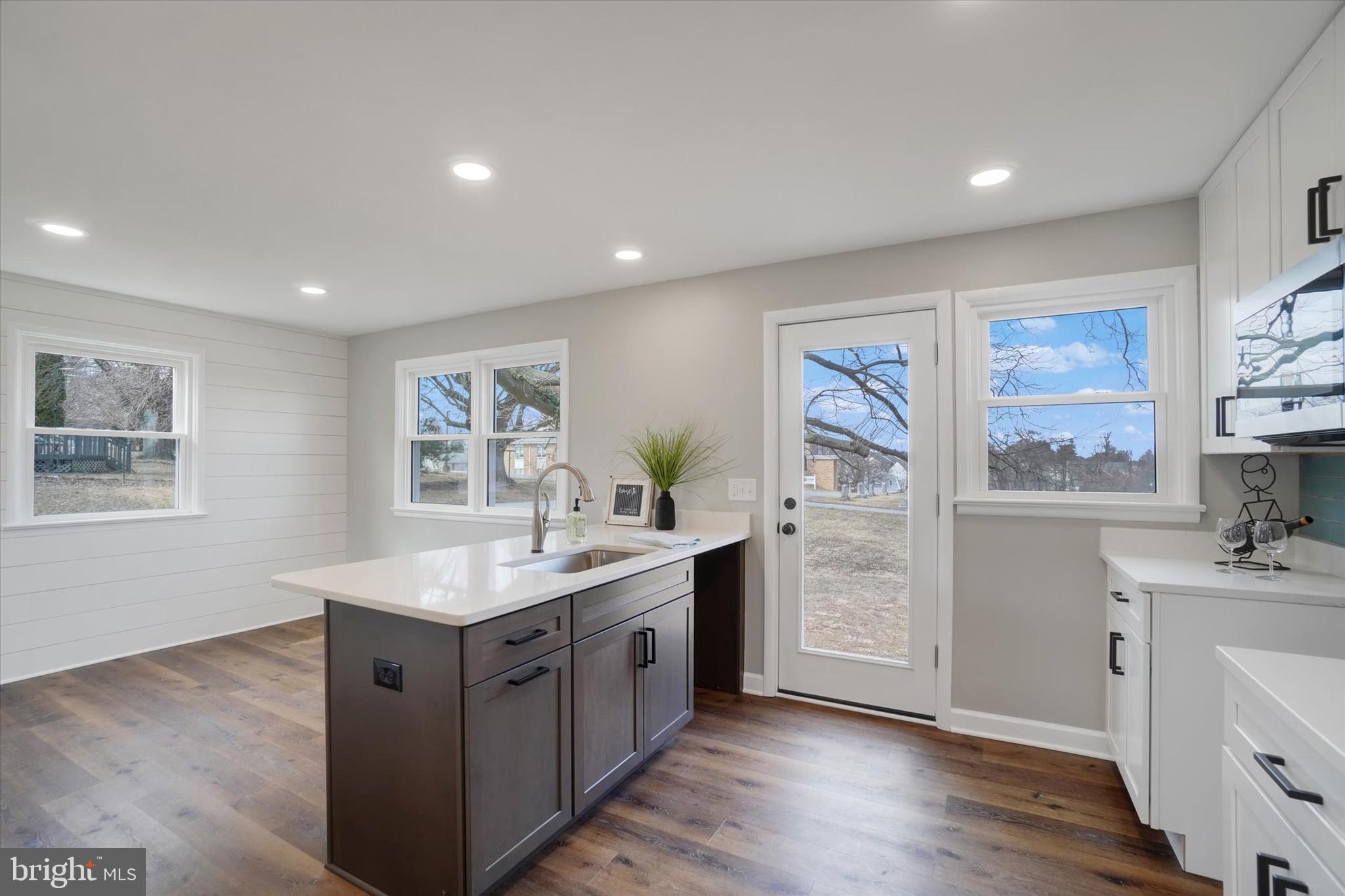 CRESTLYN - Residential