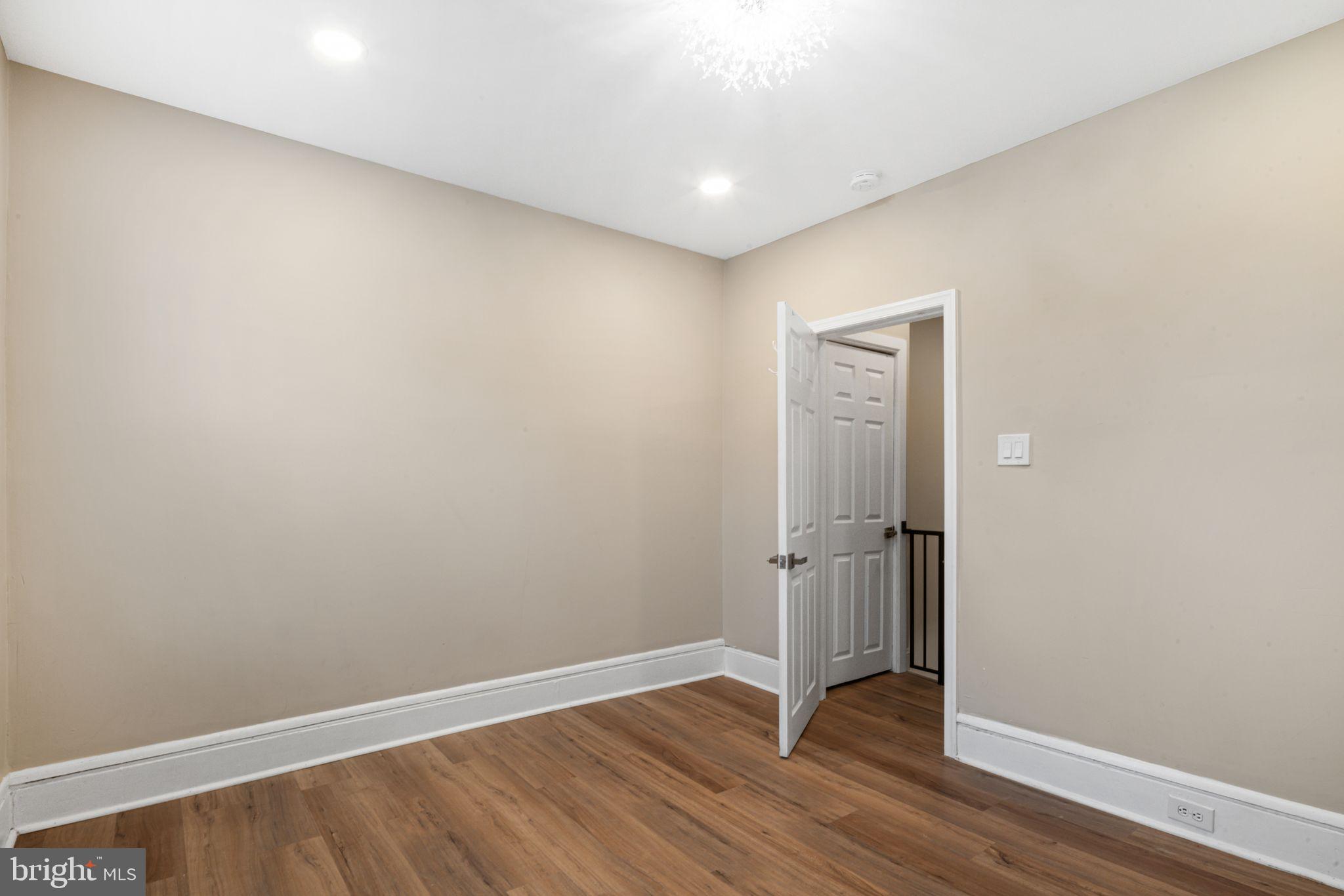 SHARSWOOD - Residential