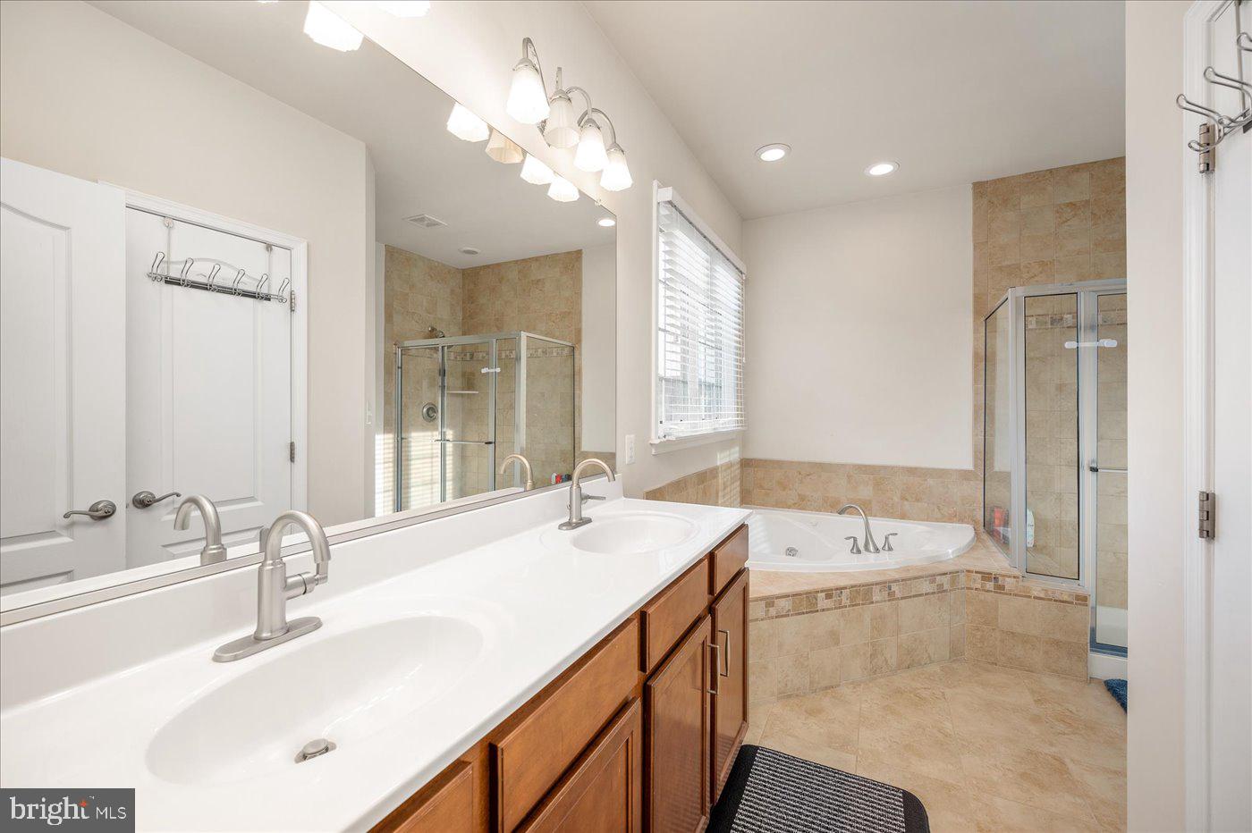 STAFFORD LAKES VILLAGE - Residential Lease