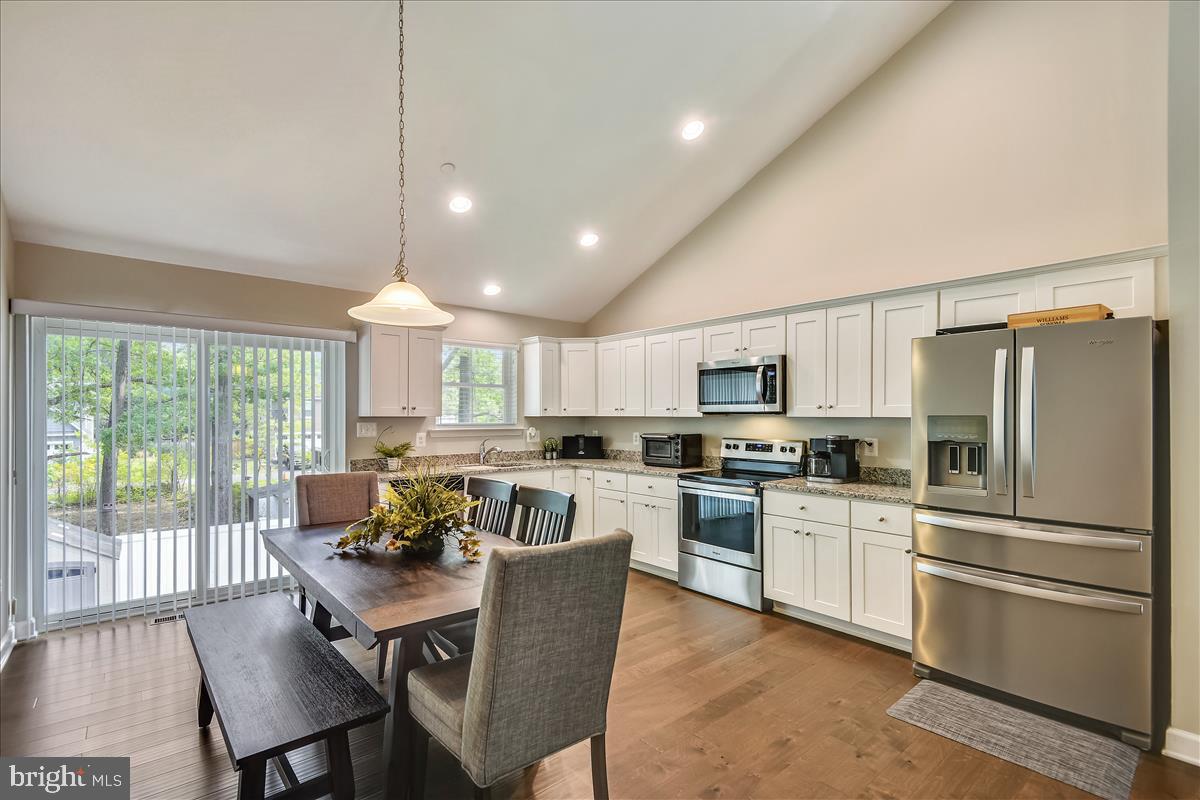 AVALON SHORES - Residential