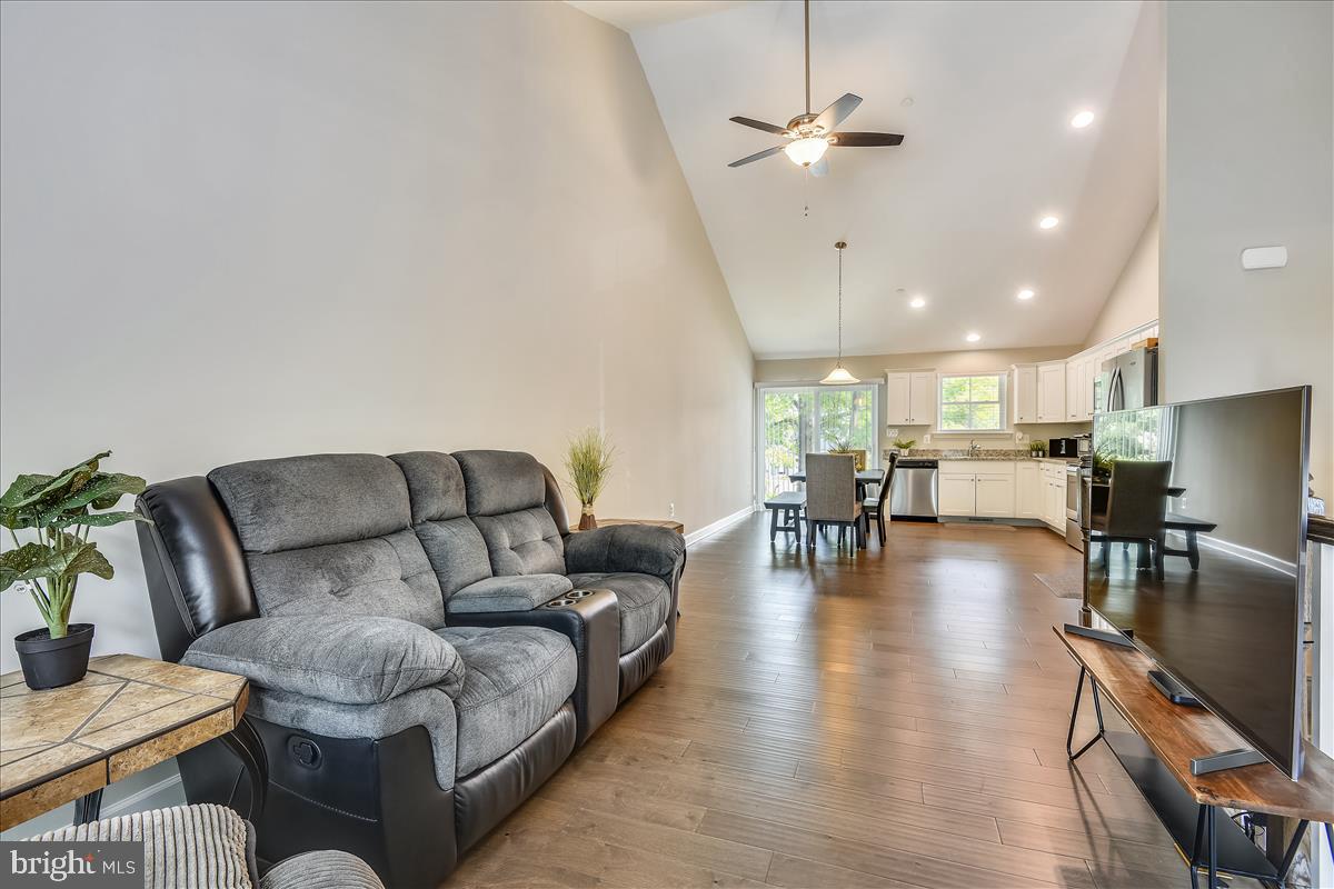 AVALON SHORES - Residential