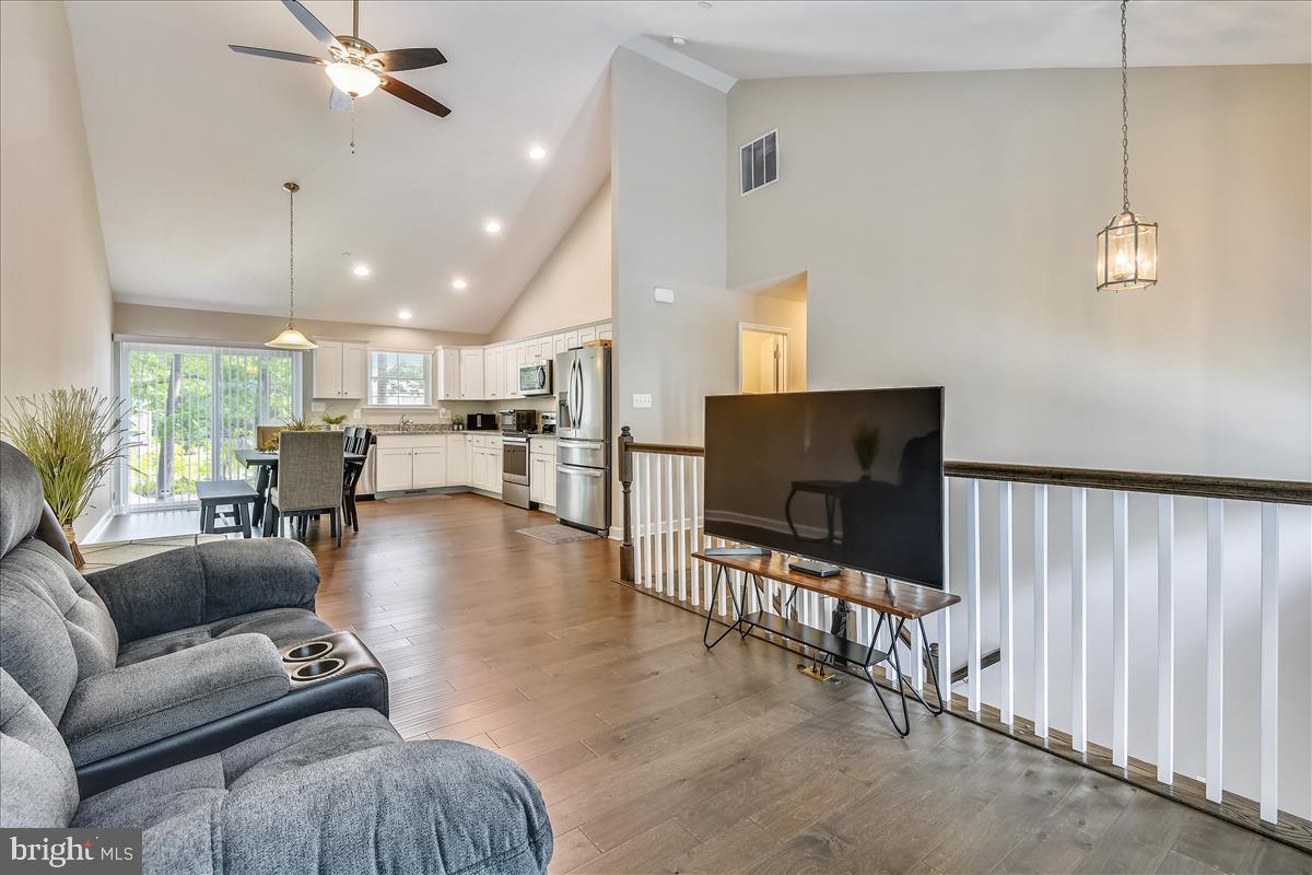 AVALON SHORES - Residential