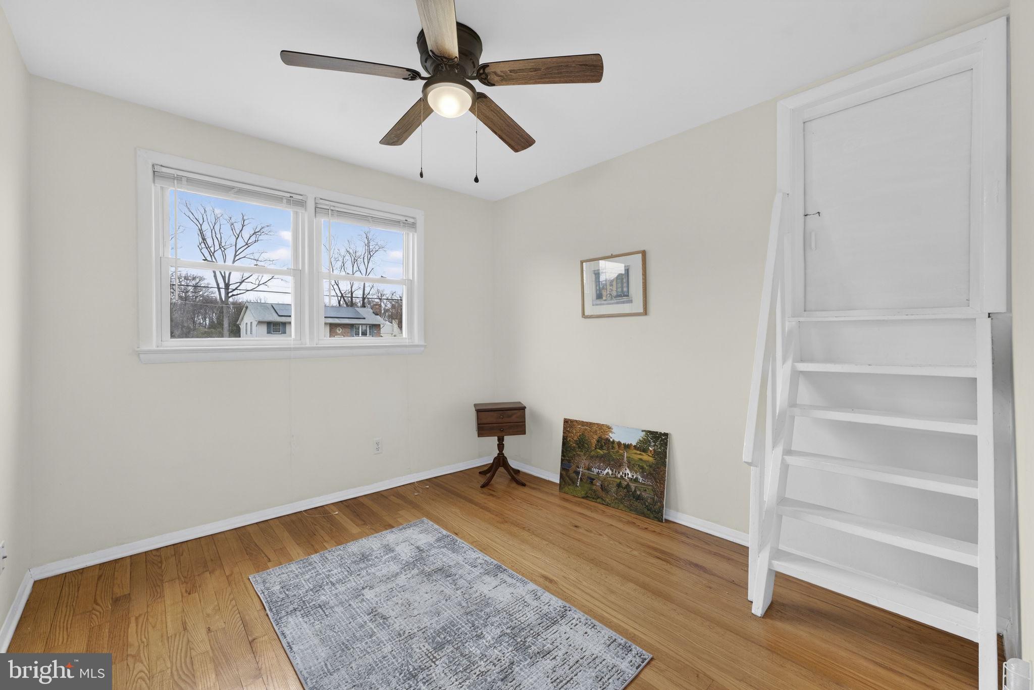 COUNTRY CLUB MANOR - Residential