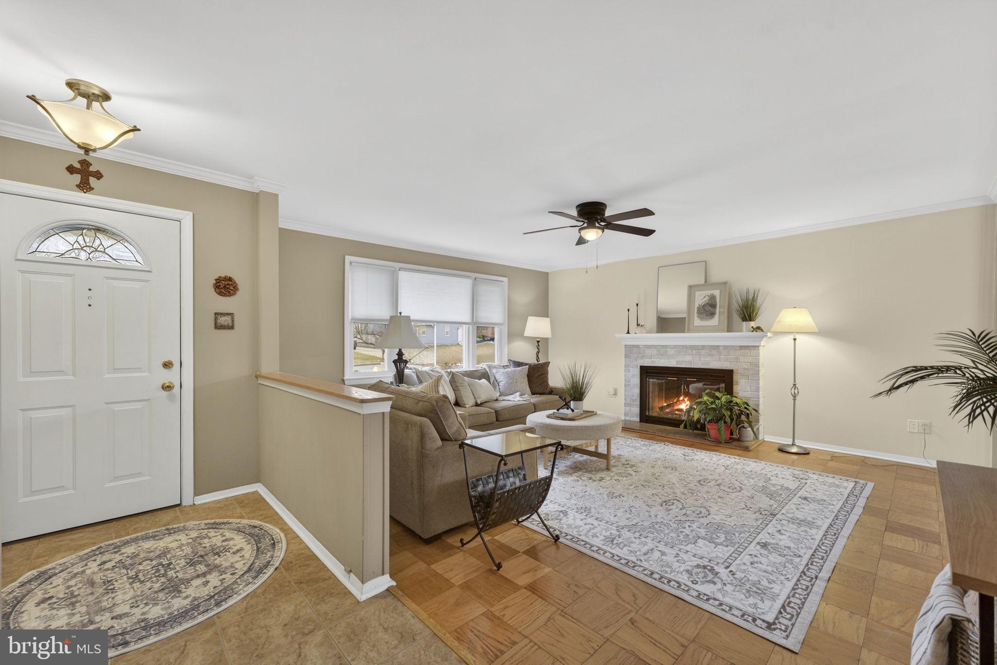 COUNTRY CLUB MANOR - Residential