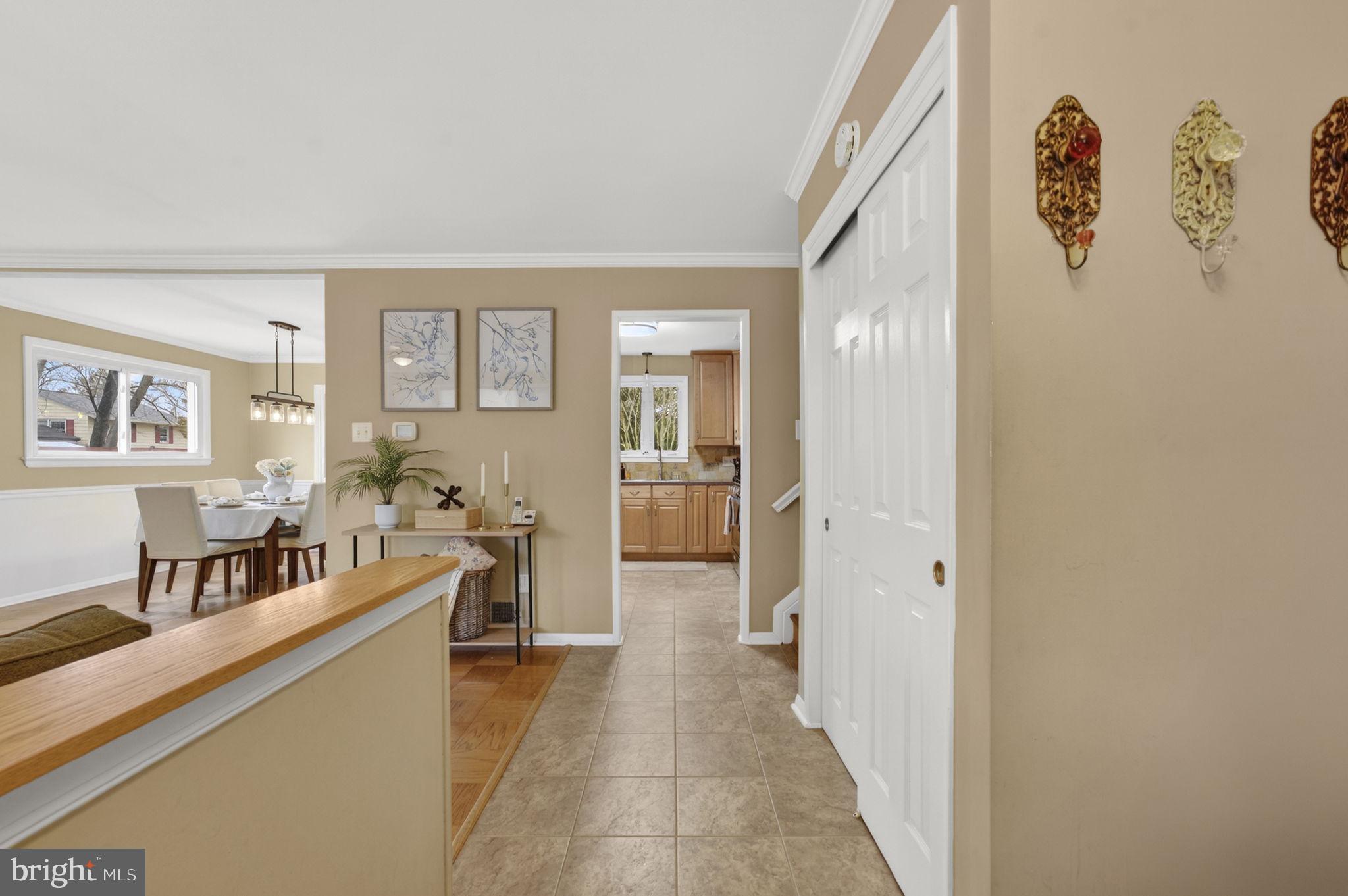 COUNTRY CLUB MANOR - Residential