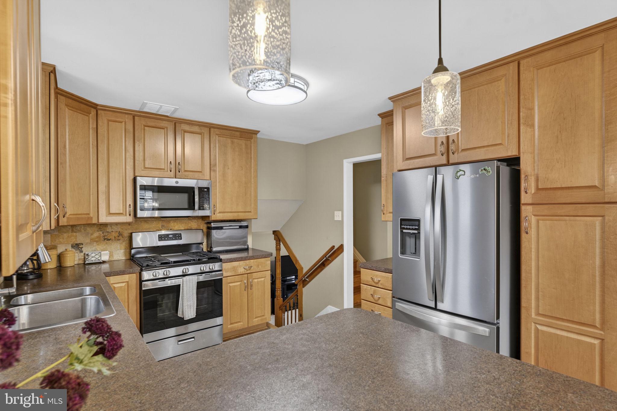 COUNTRY CLUB MANOR - Residential