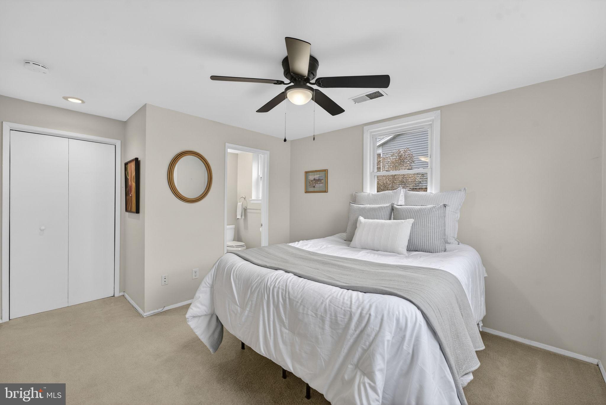 COUNTRY CLUB MANOR - Residential