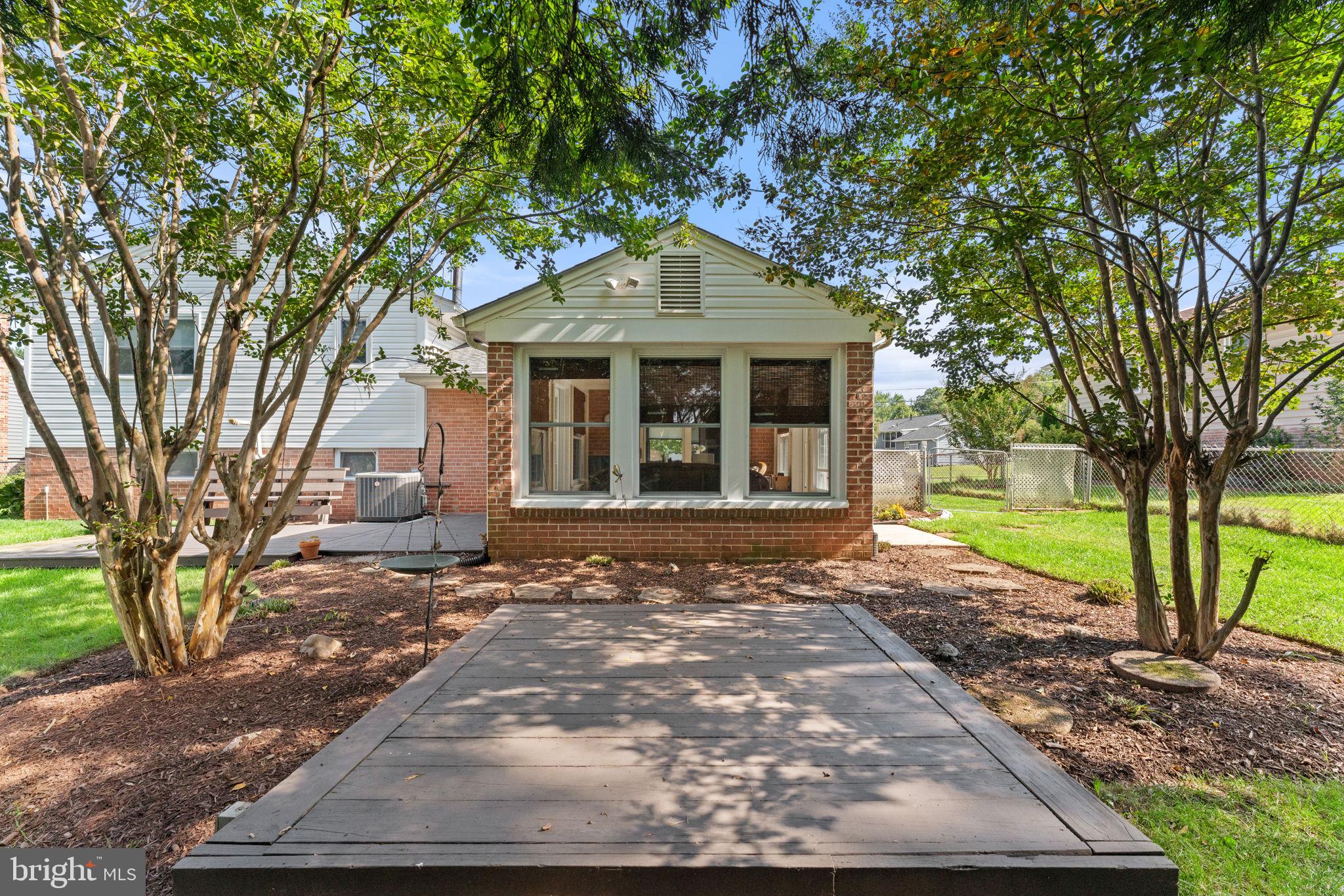 COUNTRY CLUB MANOR - Residential