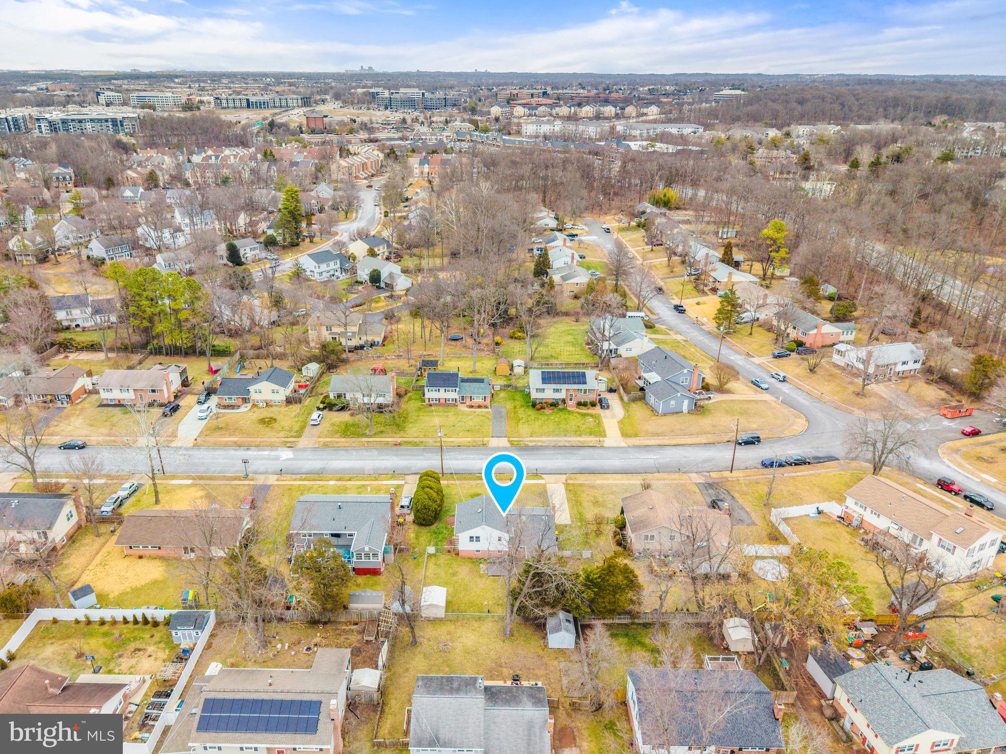 COUNTRY CLUB MANOR - Residential