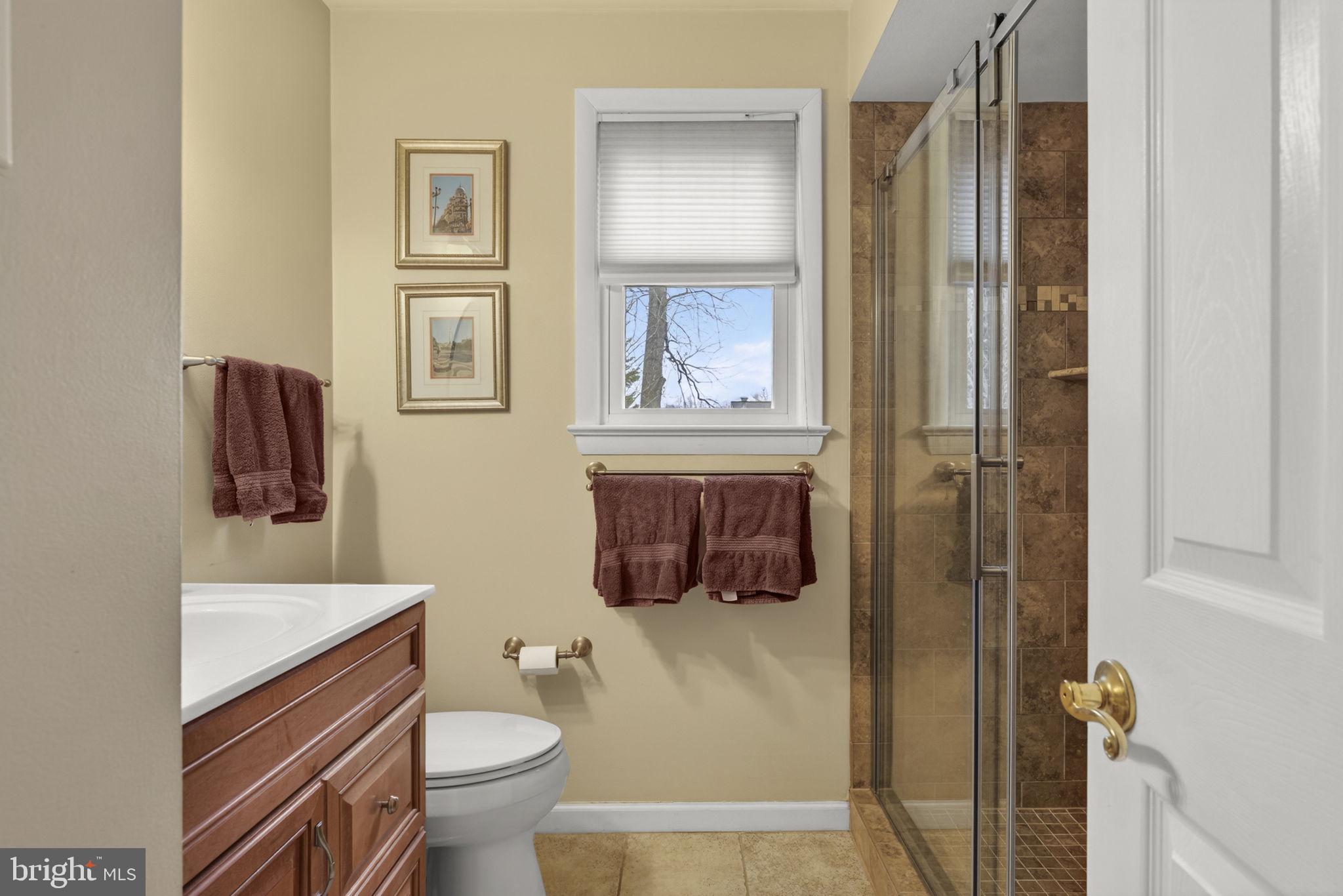 COUNTRY CLUB MANOR - Residential