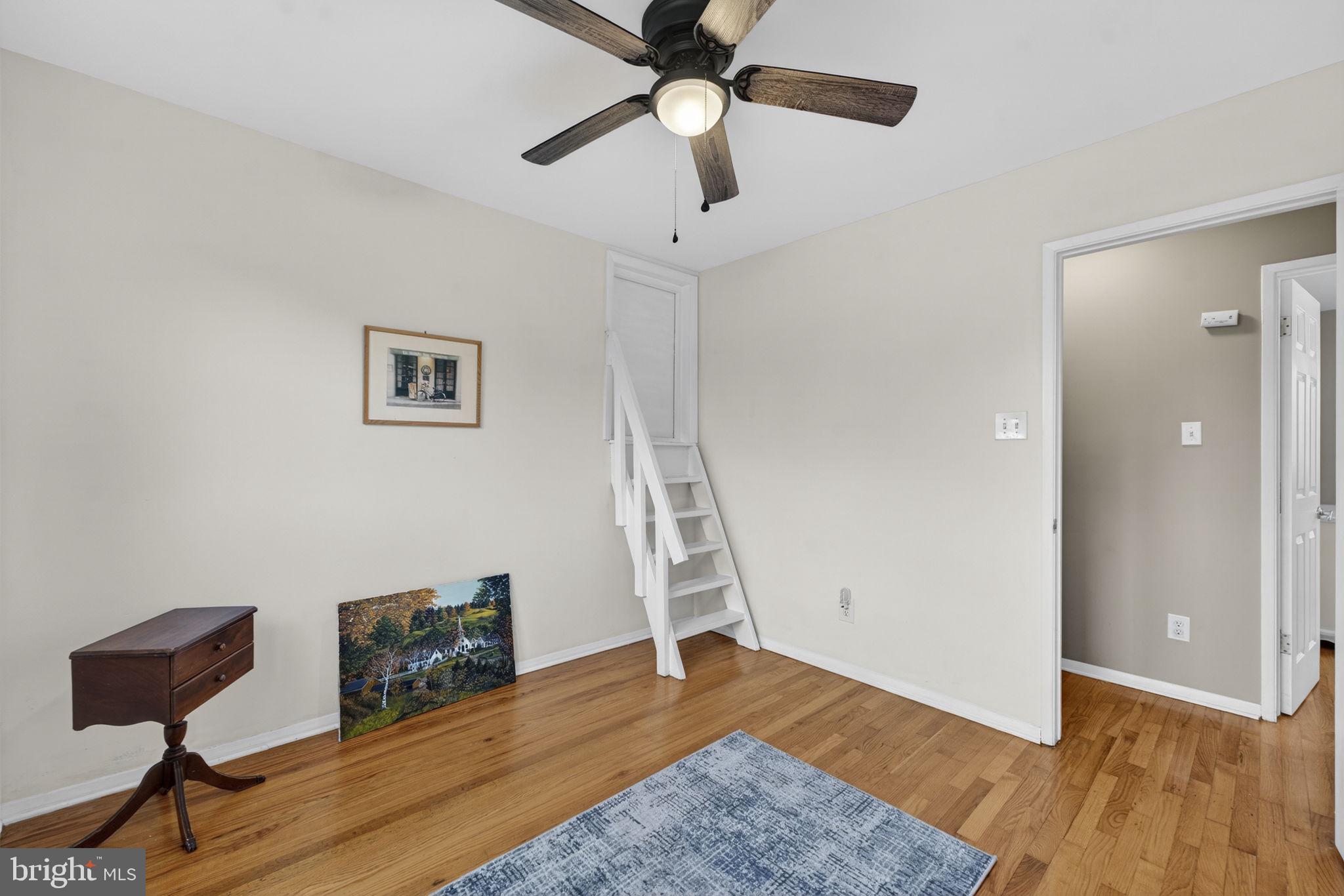 COUNTRY CLUB MANOR - Residential