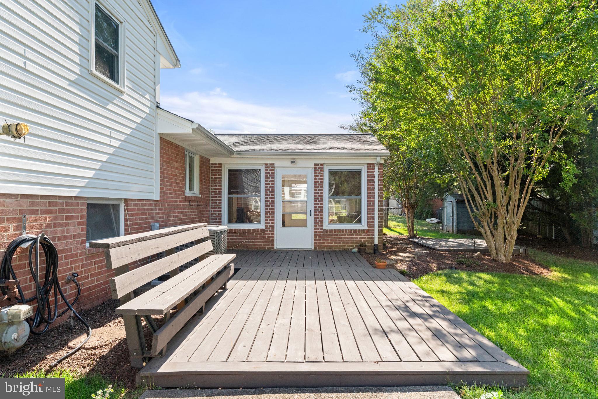 COUNTRY CLUB MANOR - Residential