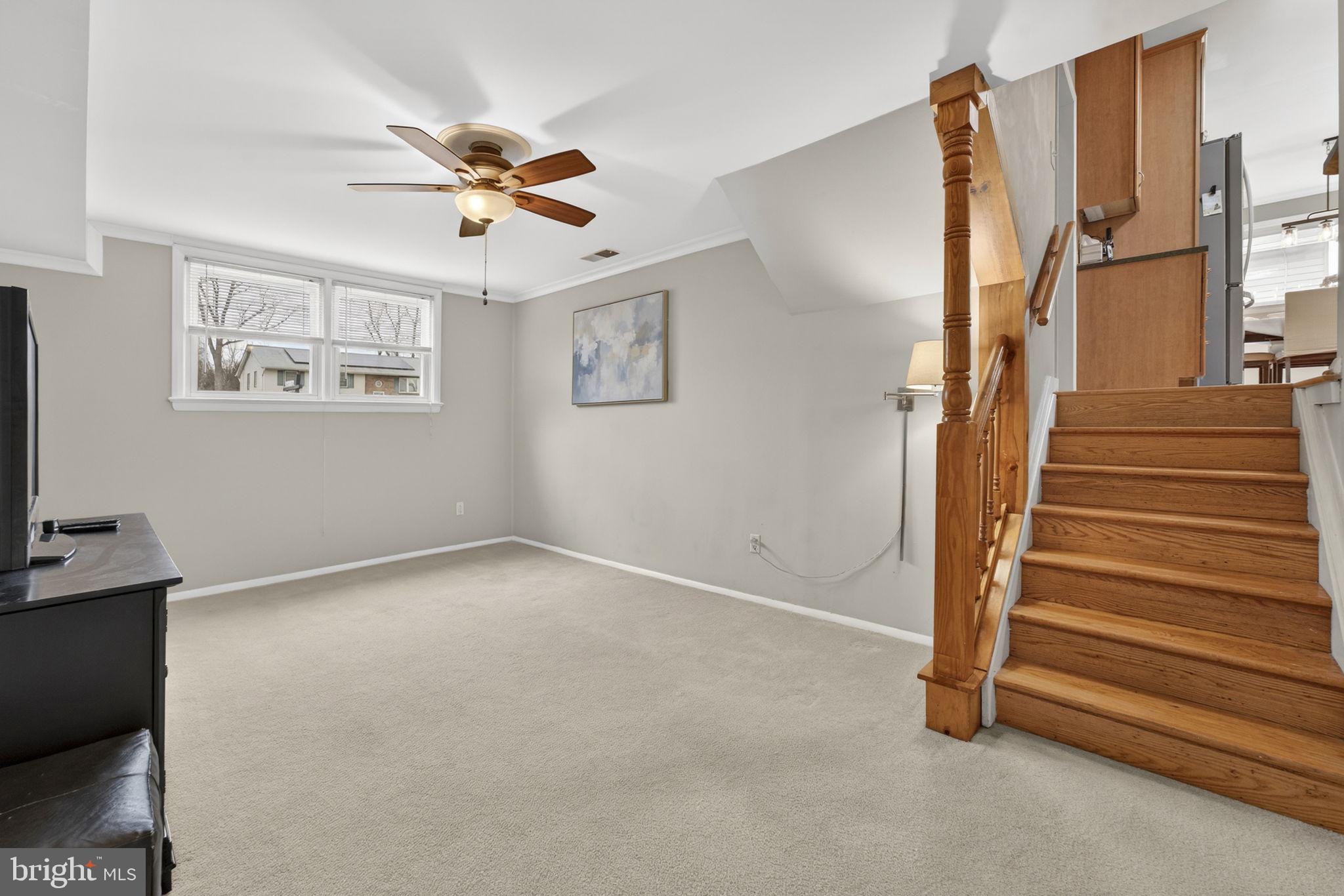 COUNTRY CLUB MANOR - Residential