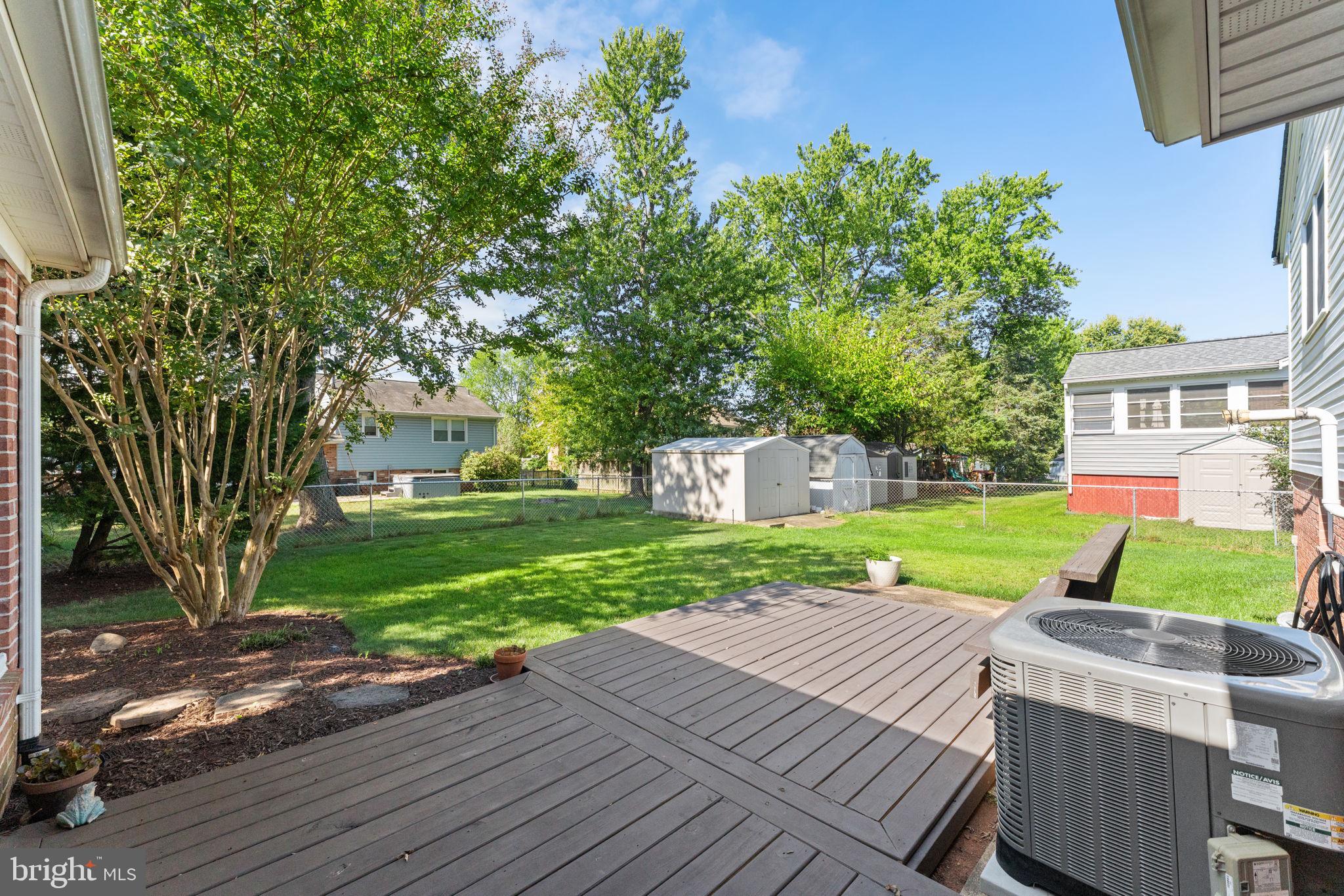 COUNTRY CLUB MANOR - Residential