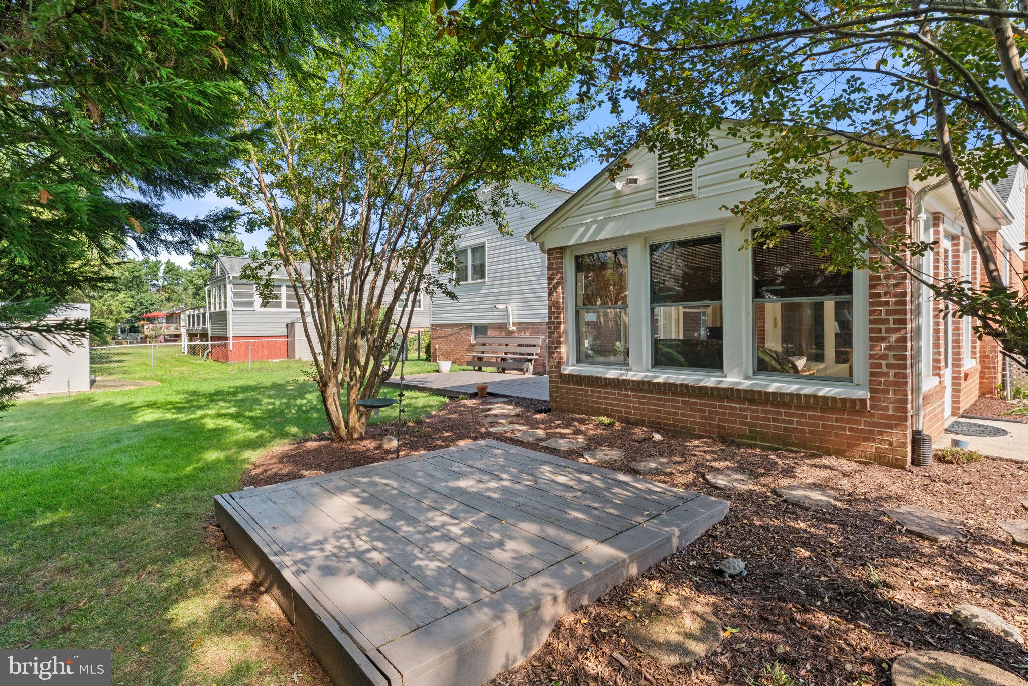 COUNTRY CLUB MANOR - Residential