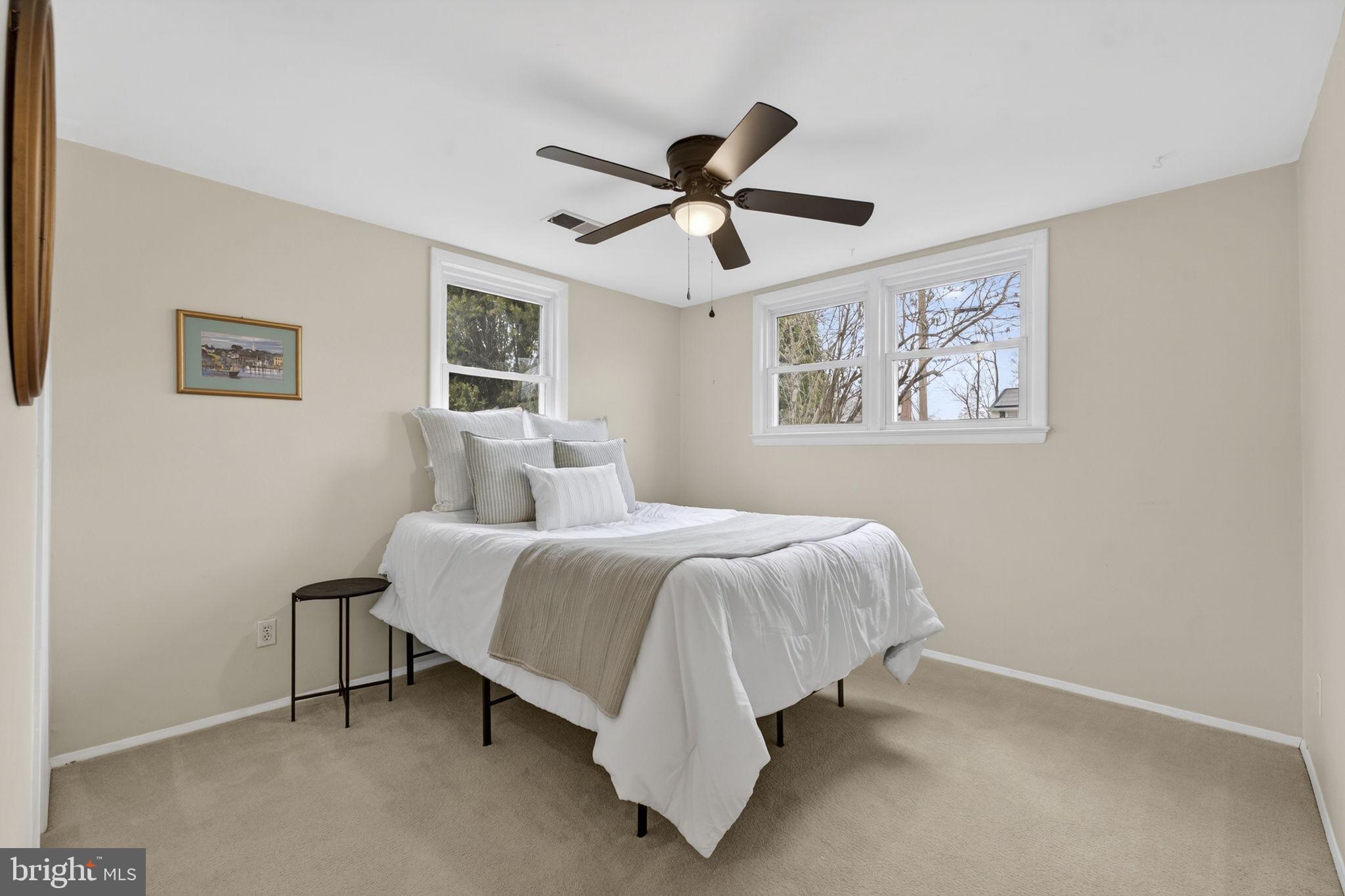 COUNTRY CLUB MANOR - Residential