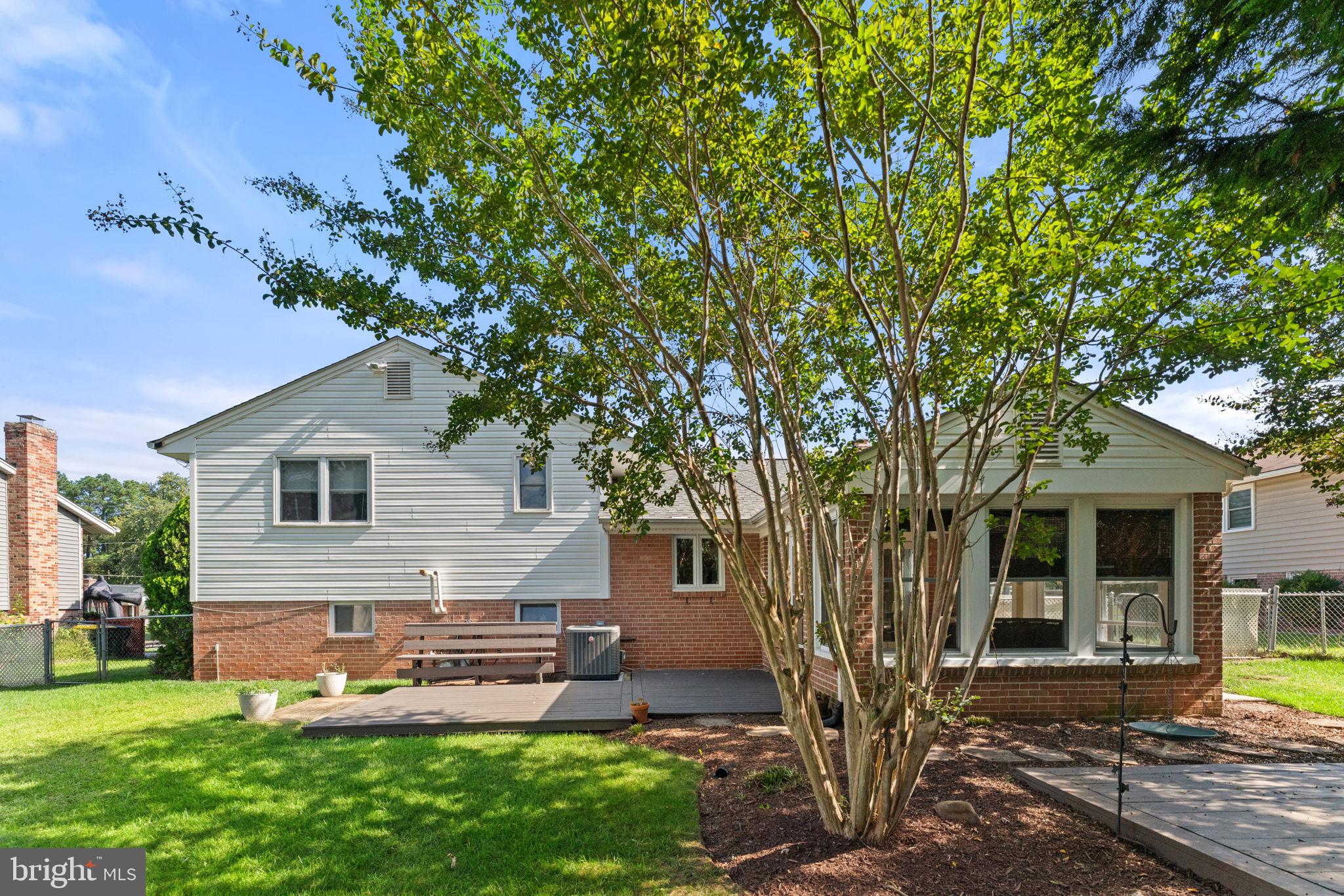 COUNTRY CLUB MANOR - Residential