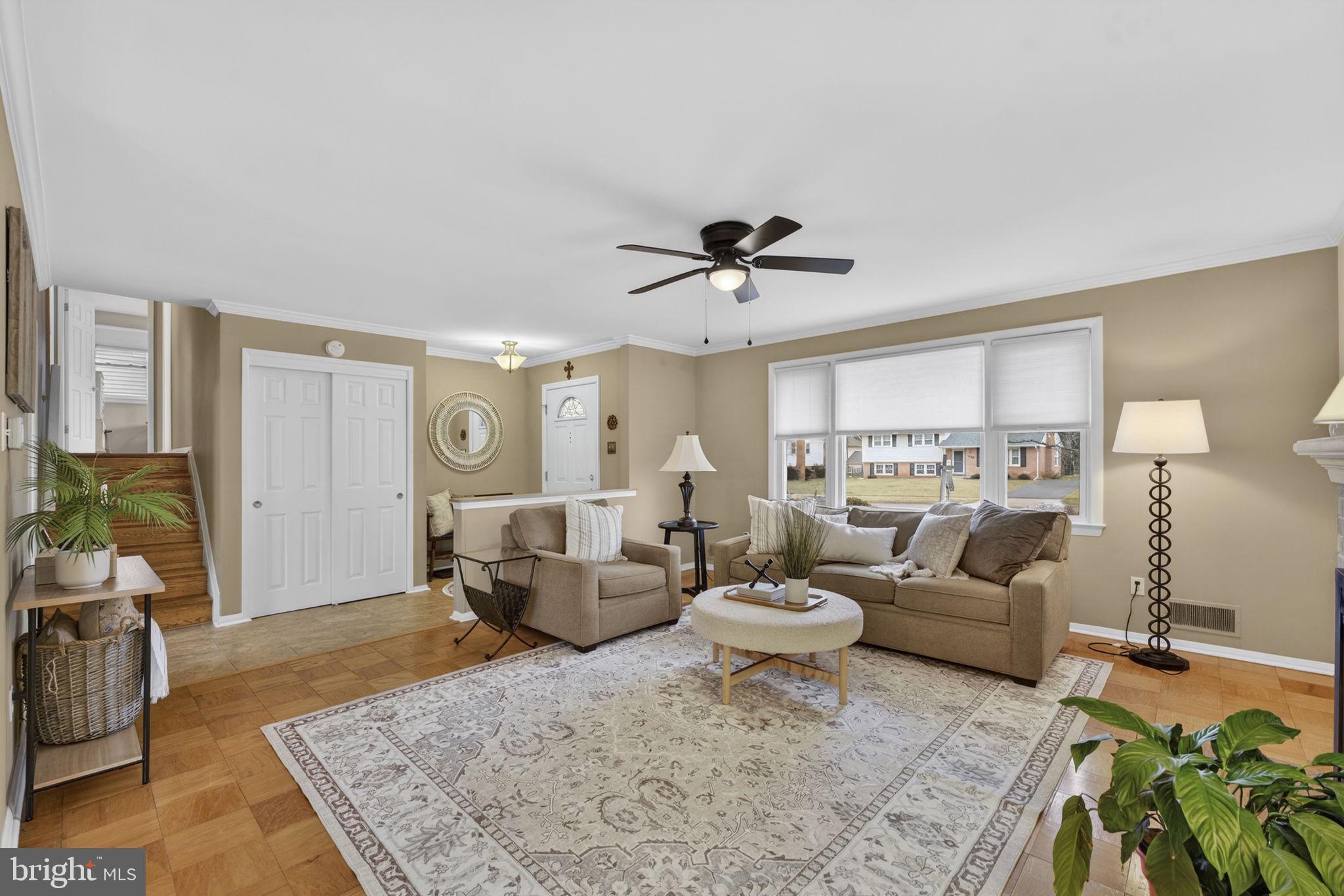 COUNTRY CLUB MANOR - Residential