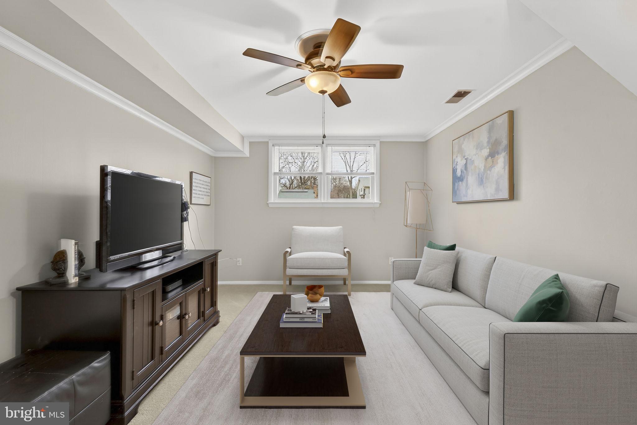 COUNTRY CLUB MANOR - Residential