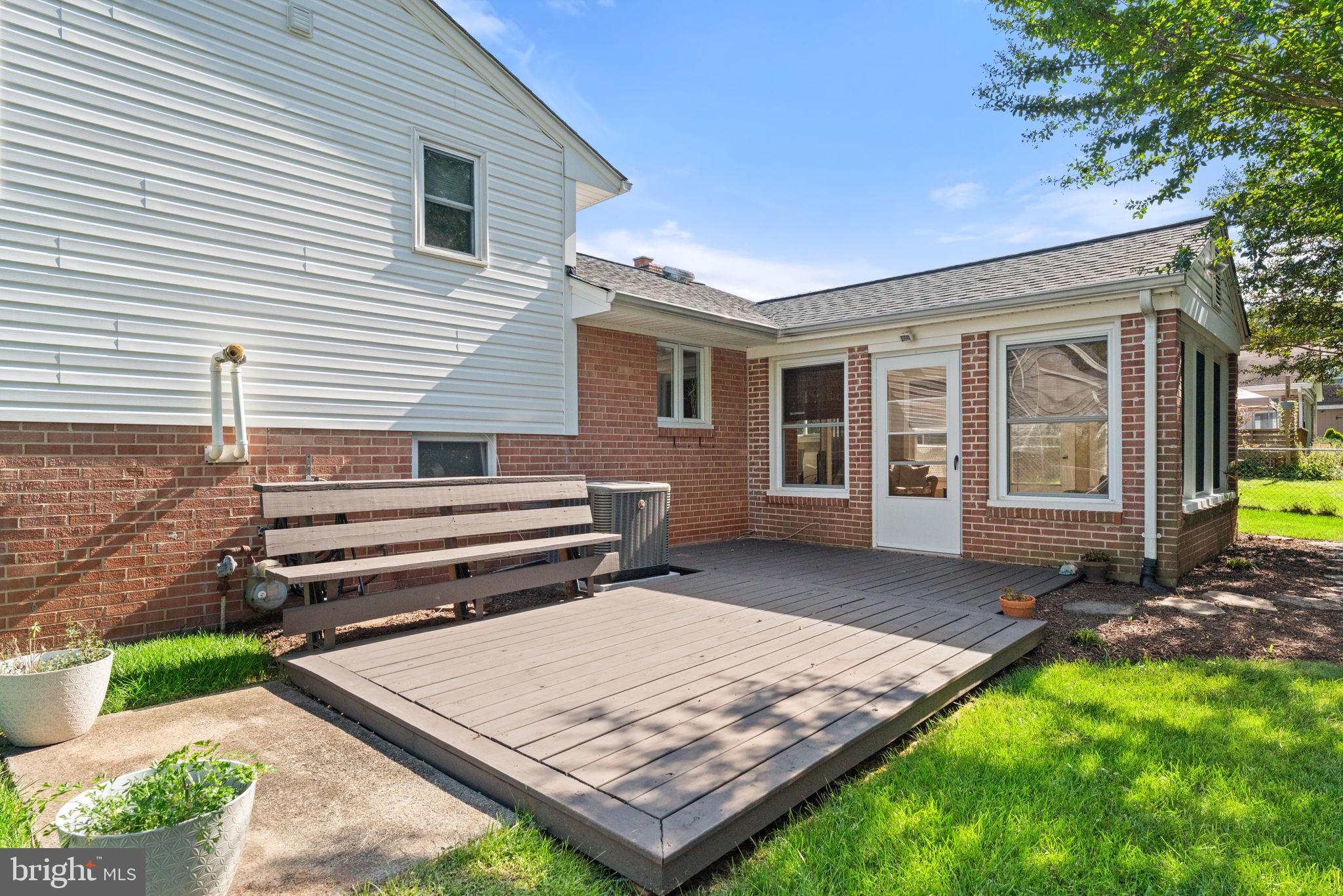 COUNTRY CLUB MANOR - Residential