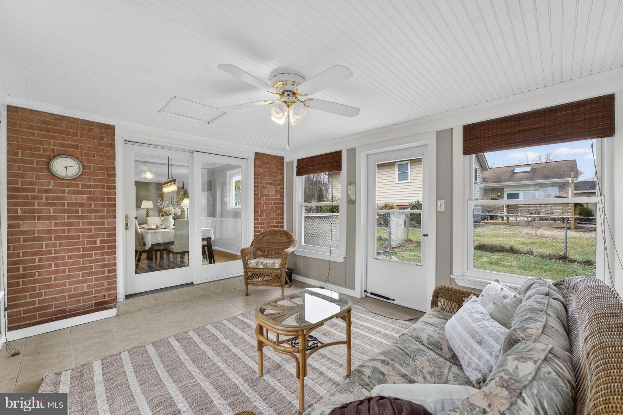 COUNTRY CLUB MANOR - Residential