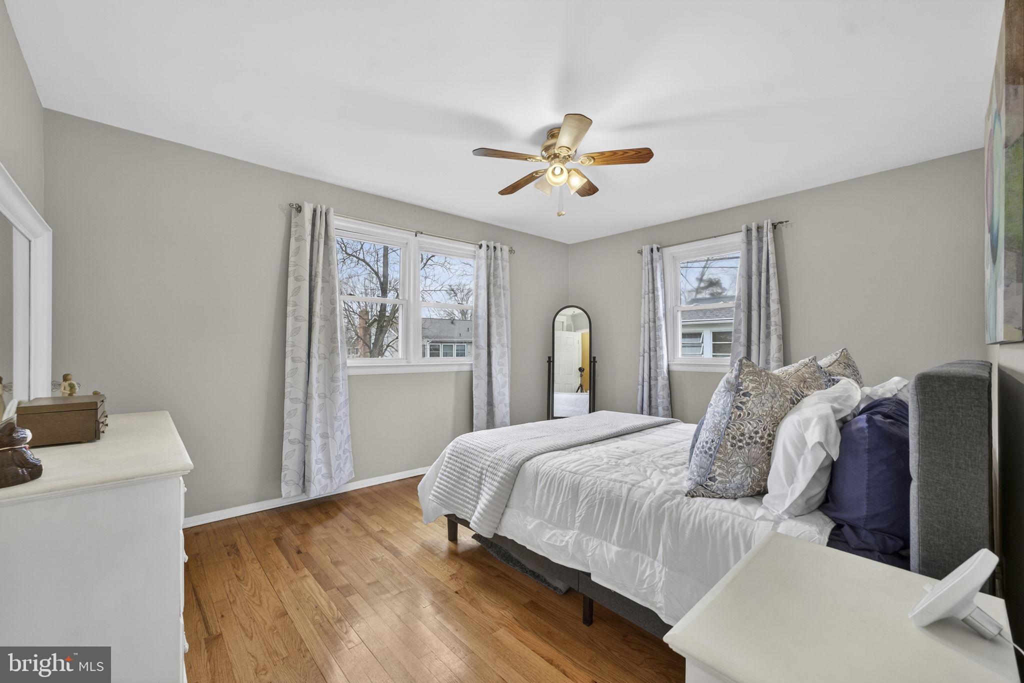 COUNTRY CLUB MANOR - Residential