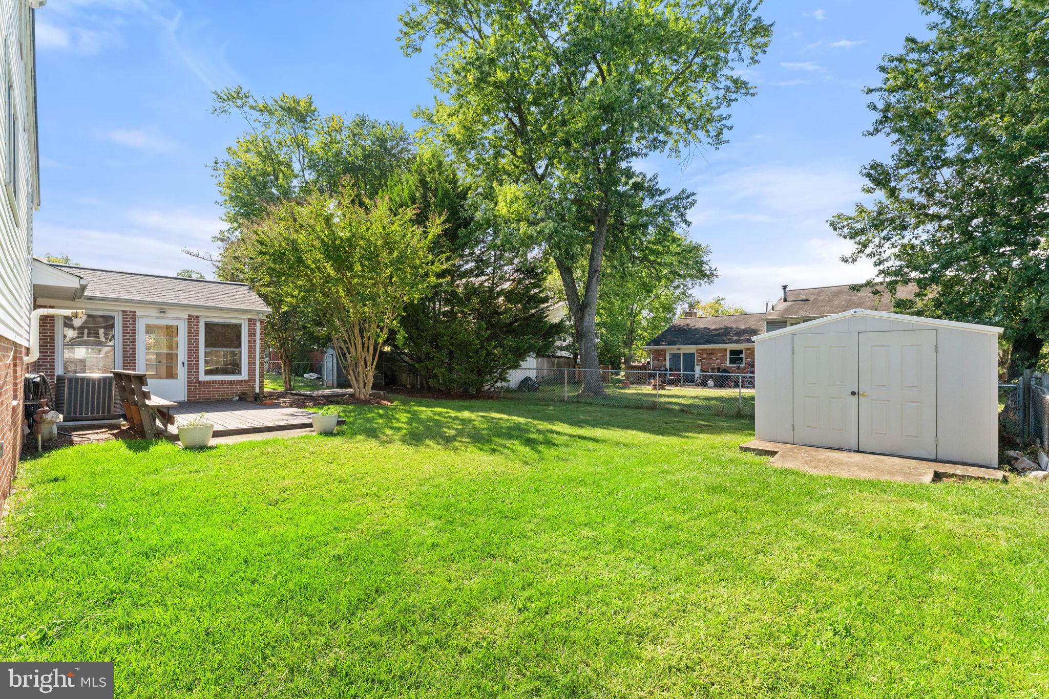 COUNTRY CLUB MANOR - Residential