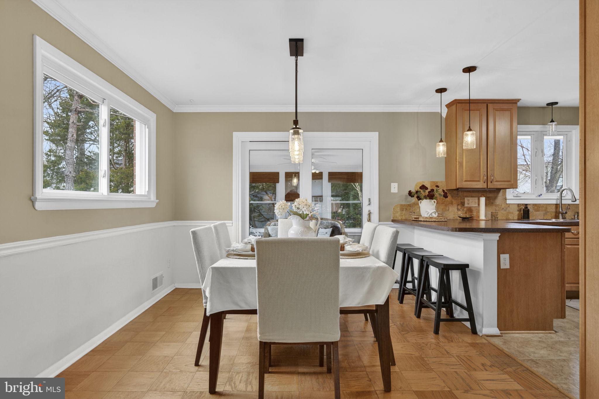 COUNTRY CLUB MANOR - Residential