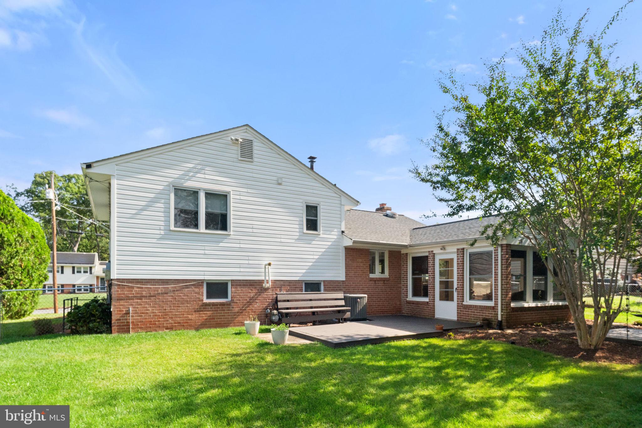 COUNTRY CLUB MANOR - Residential