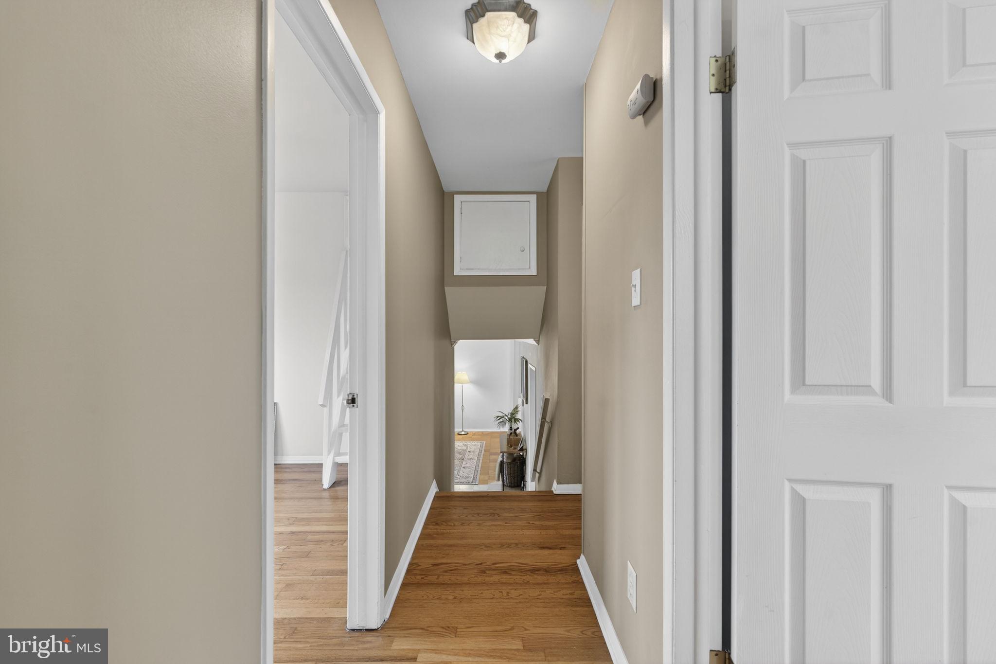 COUNTRY CLUB MANOR - Residential