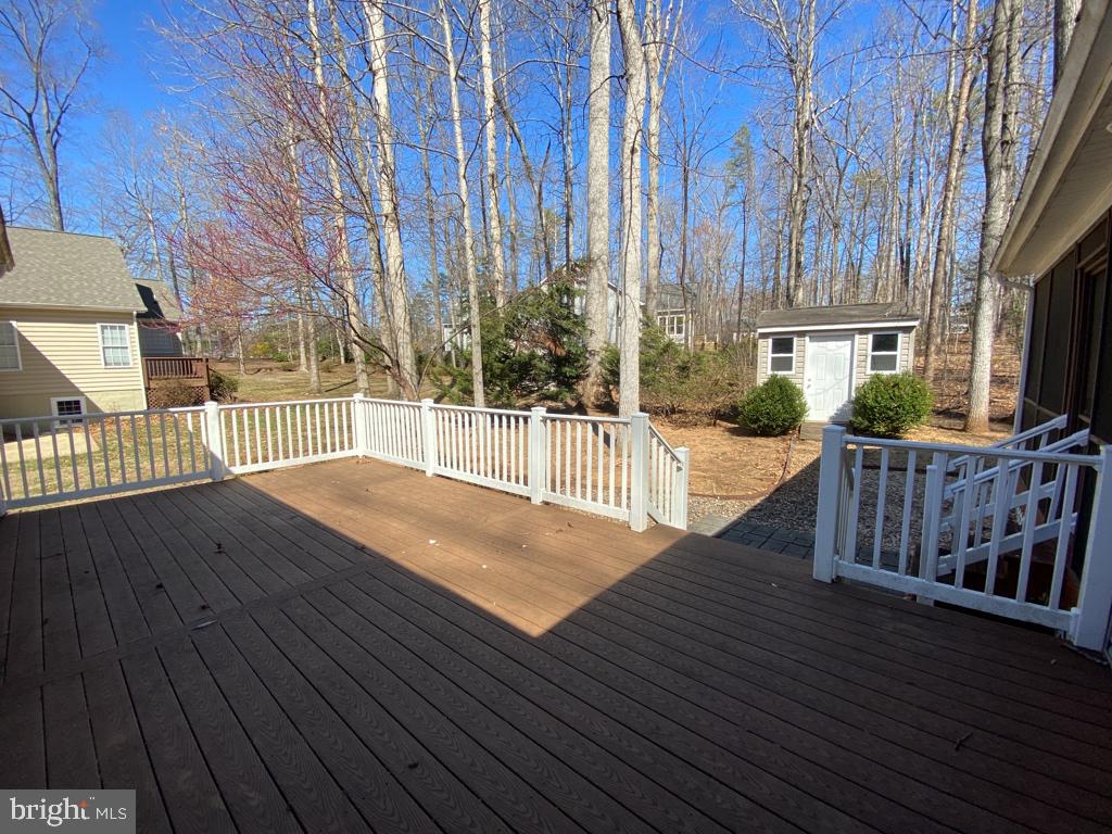 LAKE OF THE WOODS - Residential Lease