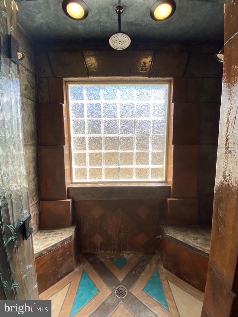 LAKE OF THE WOODS - Residential Lease