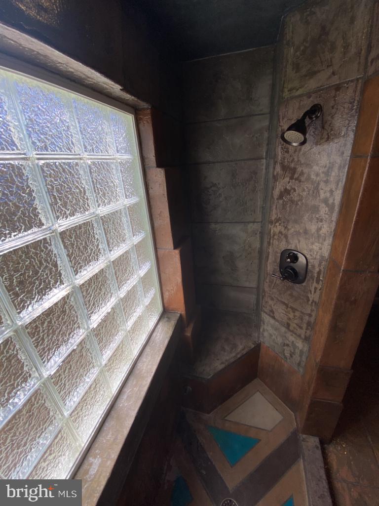 LAKE OF THE WOODS - Residential Lease