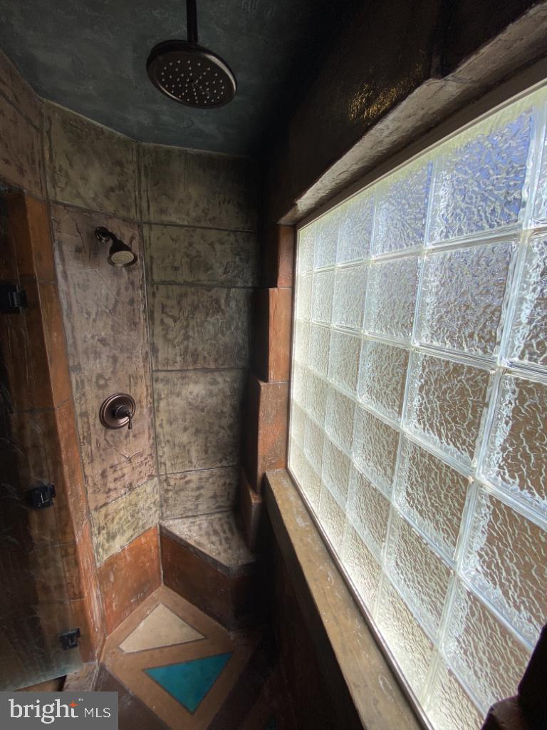 LAKE OF THE WOODS - Residential Lease