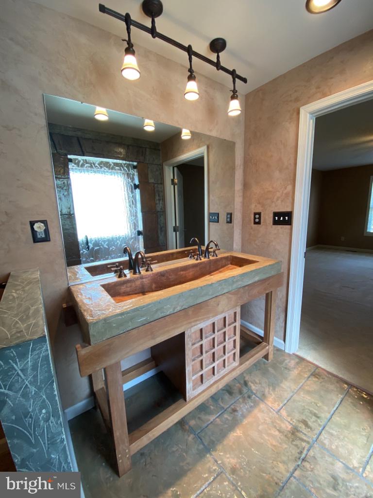 LAKE OF THE WOODS - Residential Lease