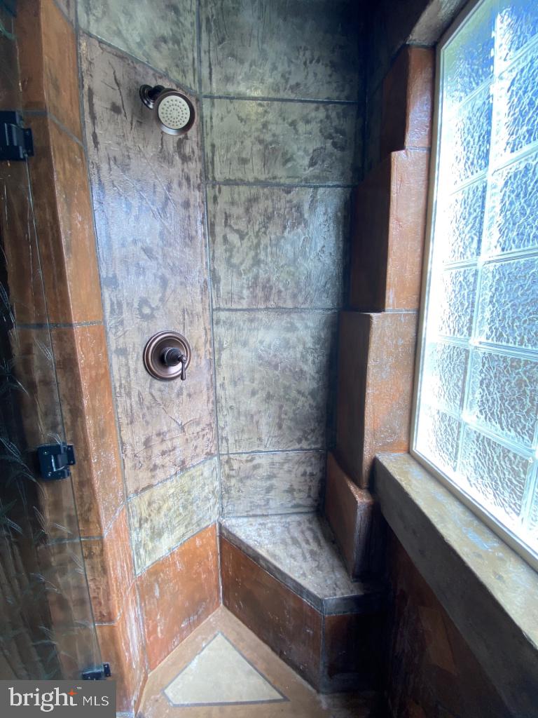 LAKE OF THE WOODS - Residential Lease