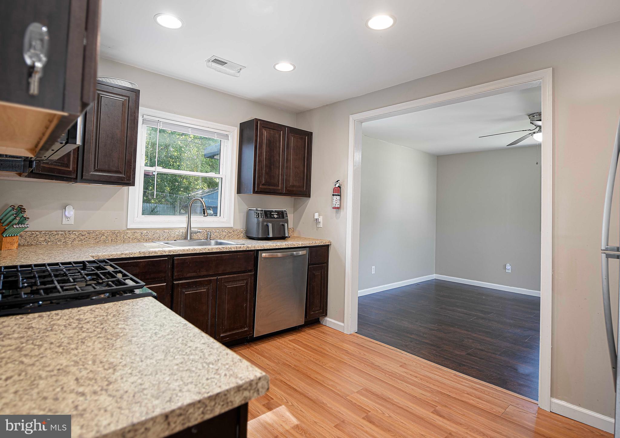 BONNIE BRAE MANOR - Residential