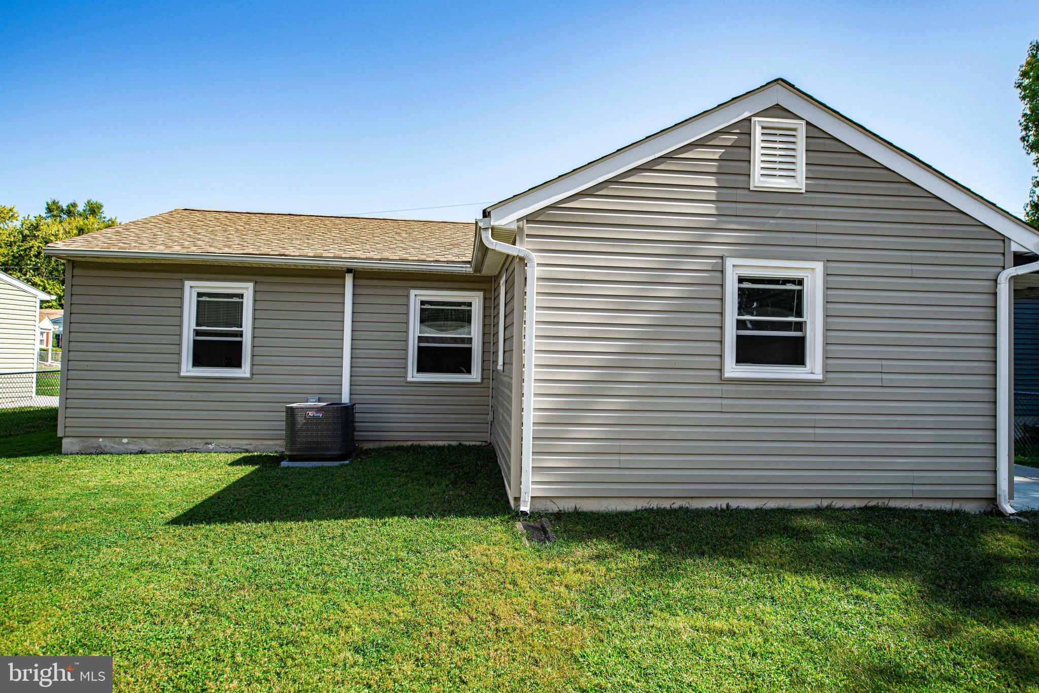 BONNIE BRAE MANOR - Residential