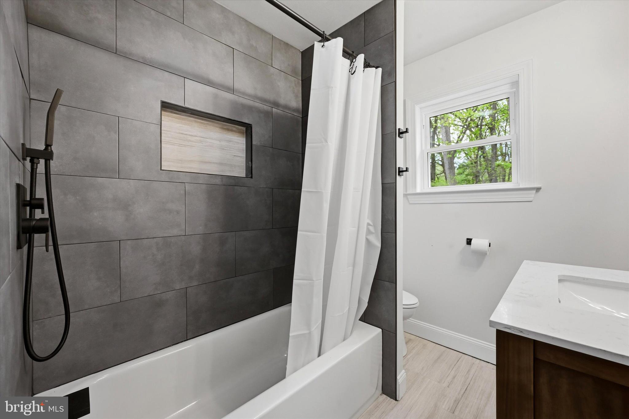 ANSELMA - Residential