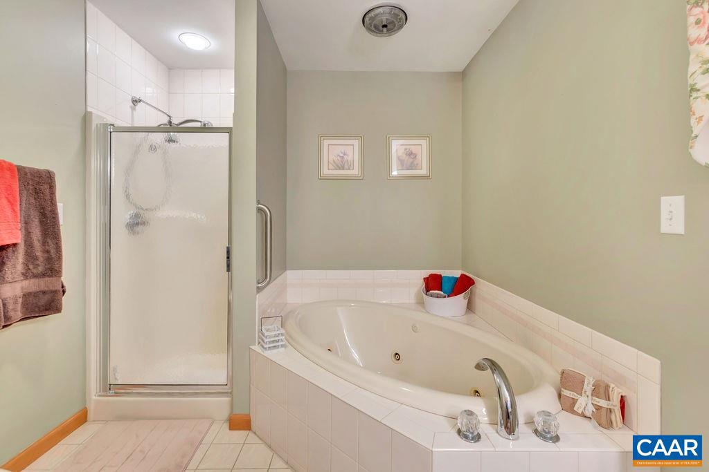 LAKE MONTICELLO - Residential