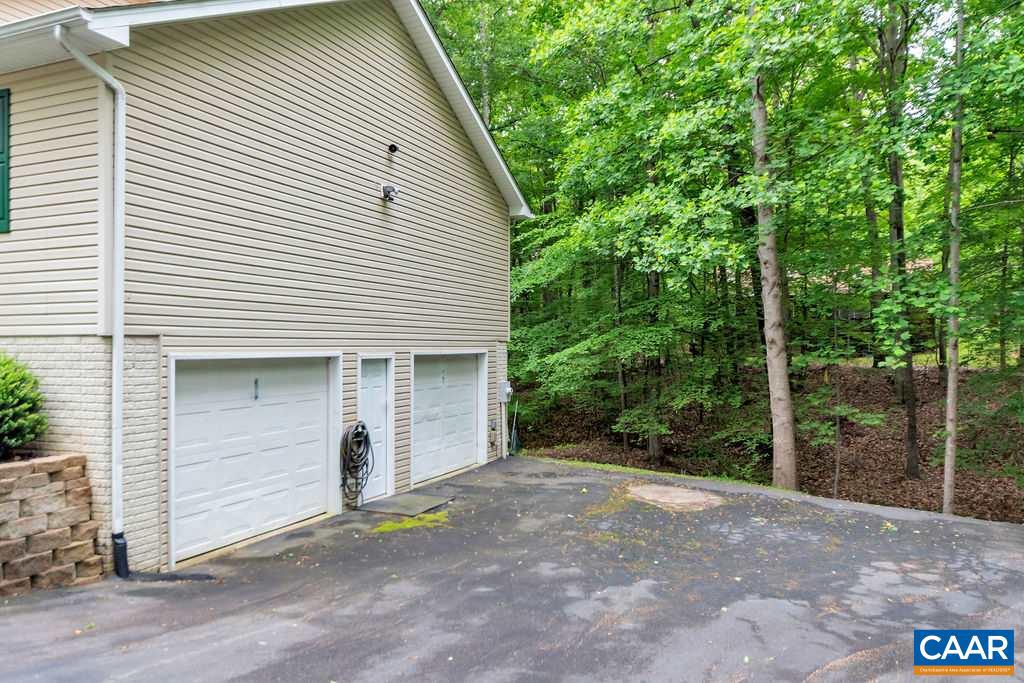 LAKE MONTICELLO - Residential