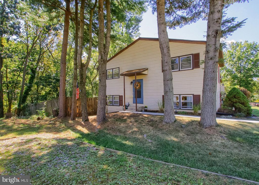 Photo of 300 Juniper Drive, ETTERS, PA 17319 (MLS # PAYK2089928)