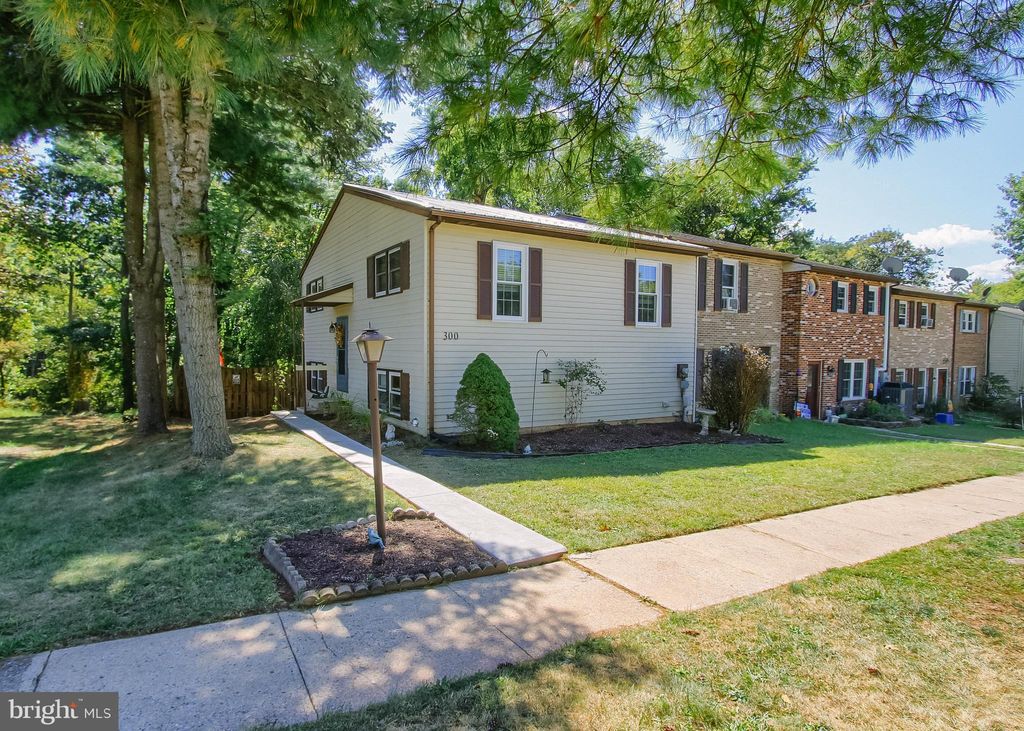 Photo of 300 Juniper Drive, ETTERS, PA 17319 (MLS # PAYK2089928)
